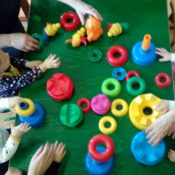Ćwiczenia "Poznajemy kolory poprzez zabawę"