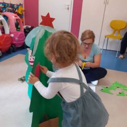 Praca wspólna "Ubieramy choinkę"